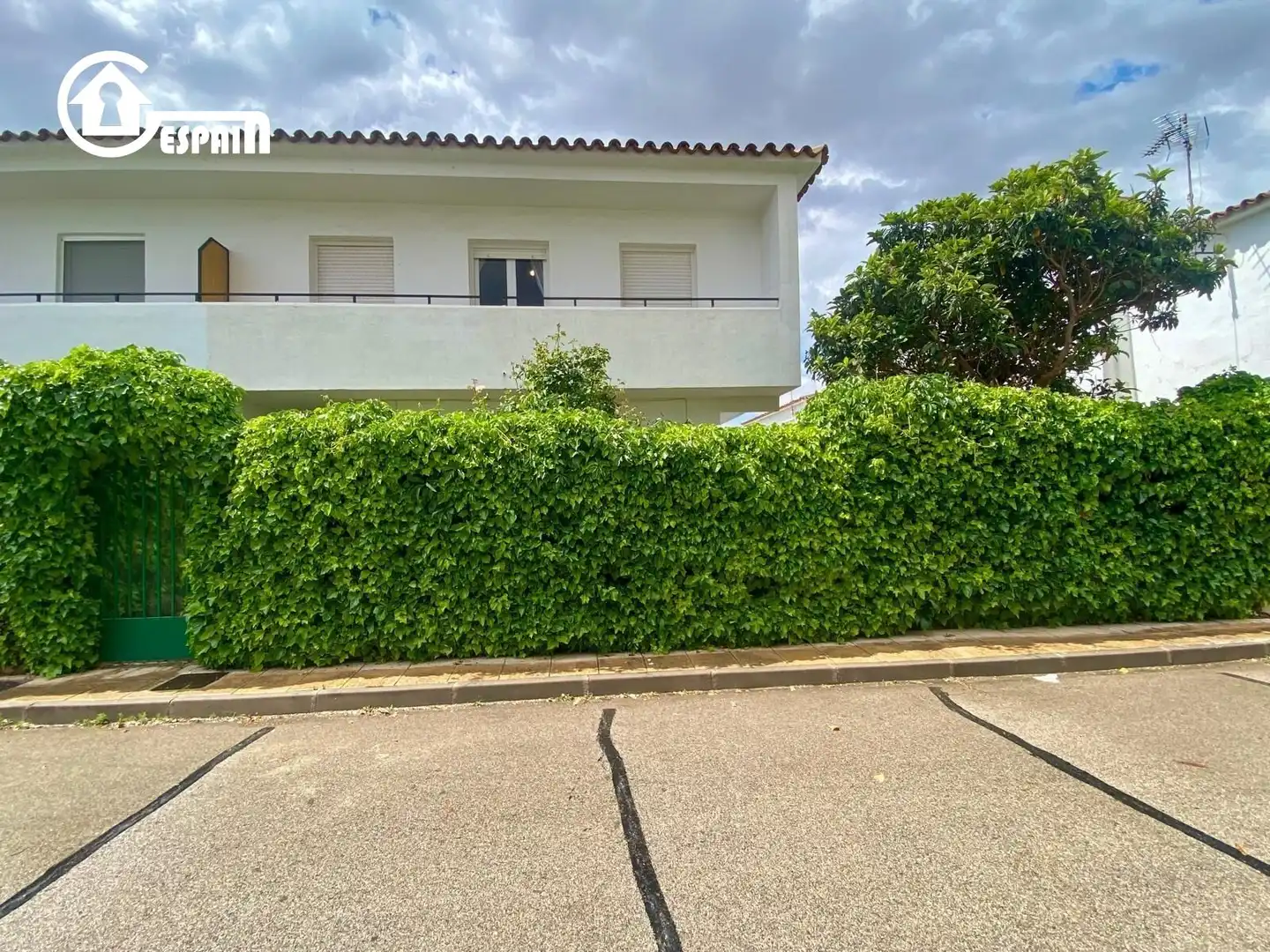 Vista exterior de Casa adosada en venta en Lillo con Calefacción, Jardín privado y Terraza