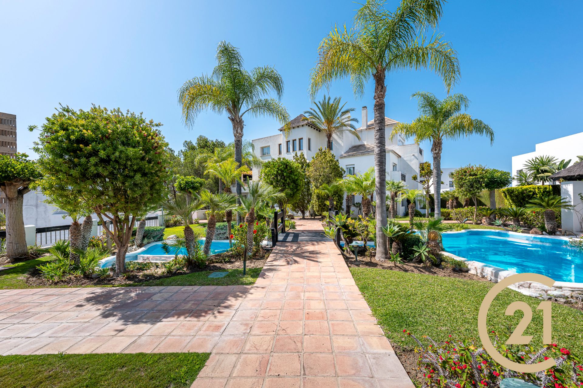 Garden of Study for sale in Marbella  with Air Conditioner, Terrace and Furnished