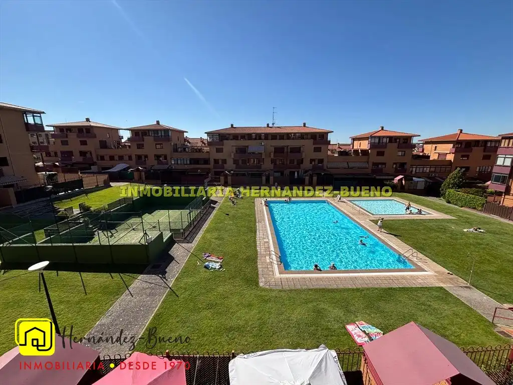 Piscina de Dúplex de alquiler en Salamanca con Calefacción, Terraza y Piscina