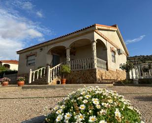 Vista exterior de Casa o xalet en venda en Magacela amb Jardí privat, Terrassa i Piscina