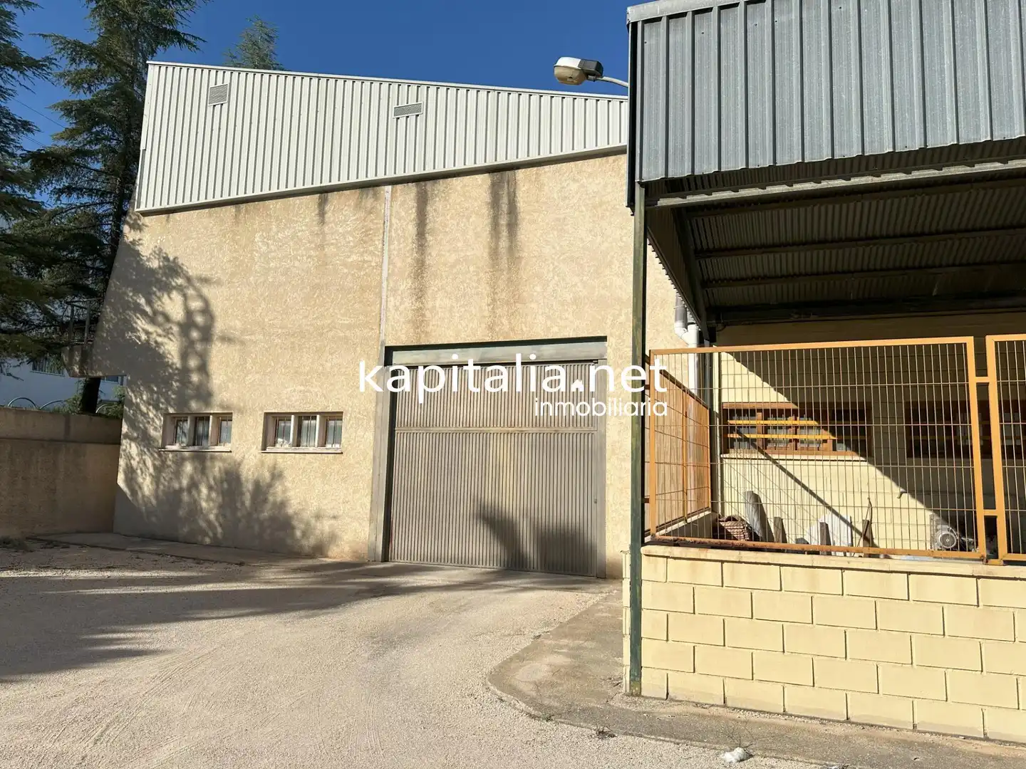 Vista exterior de Nau industrial en venda en Ontinyent