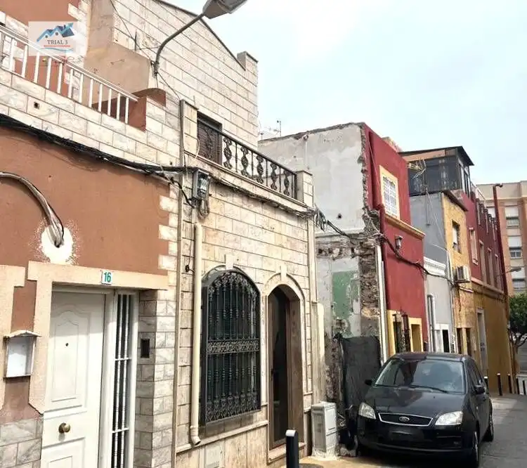 House for sale in Calle MARIPOSA
