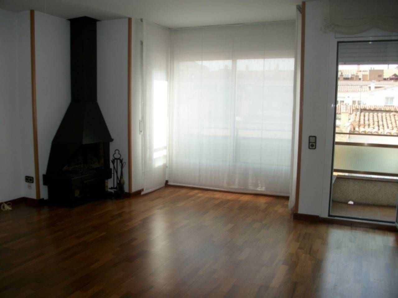 Living room of Flat to rent in Girona Capital  with Heating, Terrace and Balcony