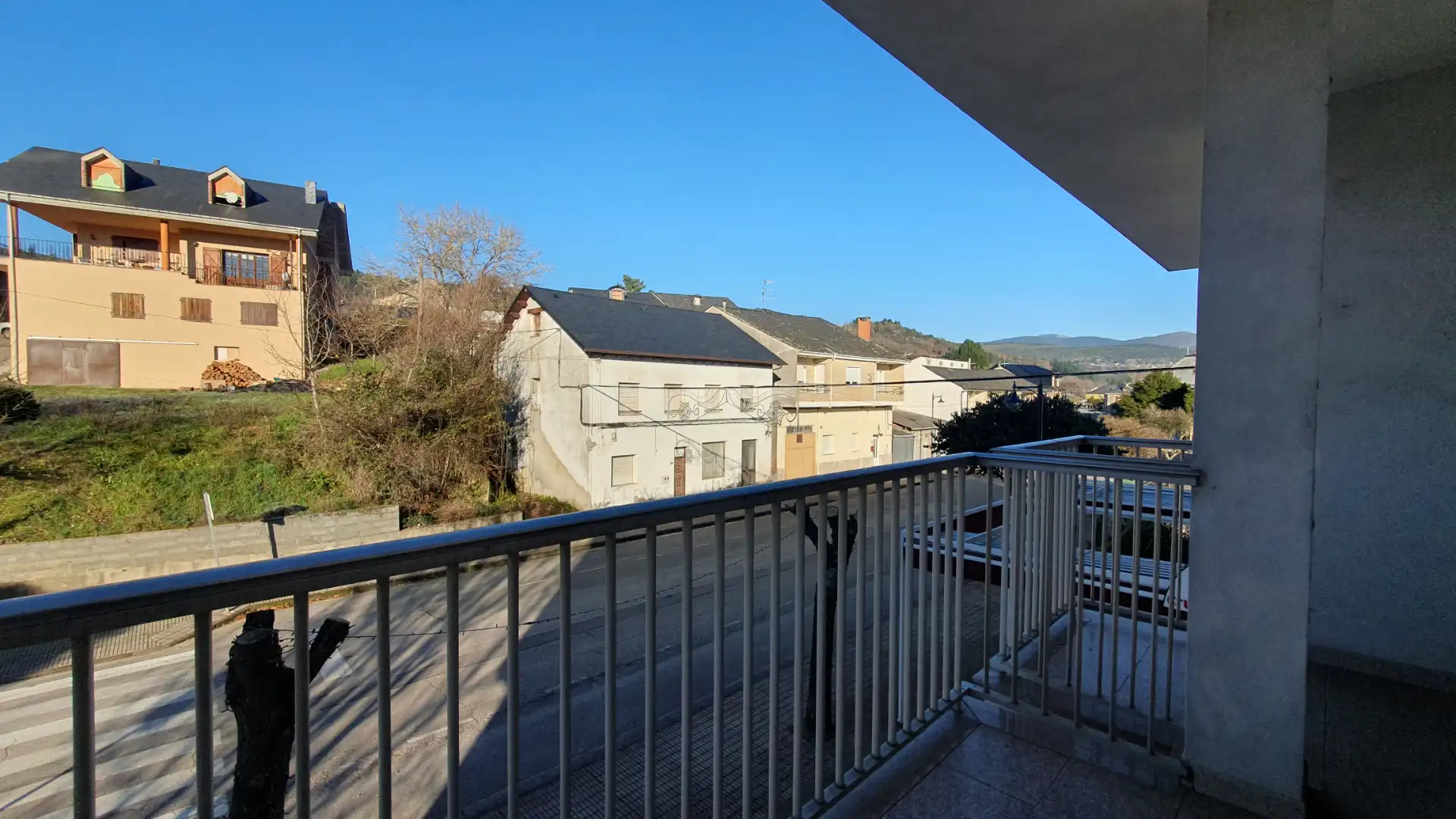 Vista exterior de Casa o xalet en venda en Vega de Espinareda amb Calefacció, Jardí privat i Terrassa