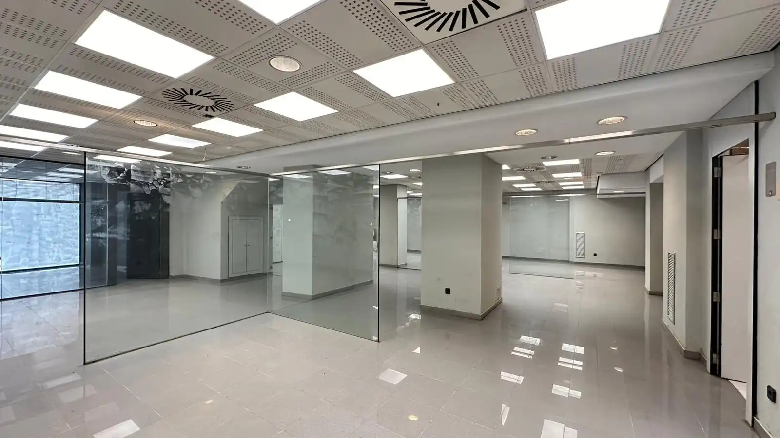 Local comercial de lloguer a Calle ENGINYER BALAGUER