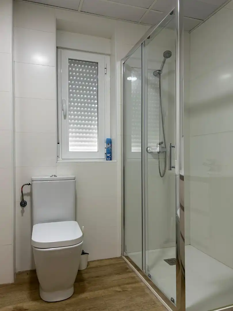Bathroom of Flat for rent in Jaén  with Air Conditioner, Furnished and Oven