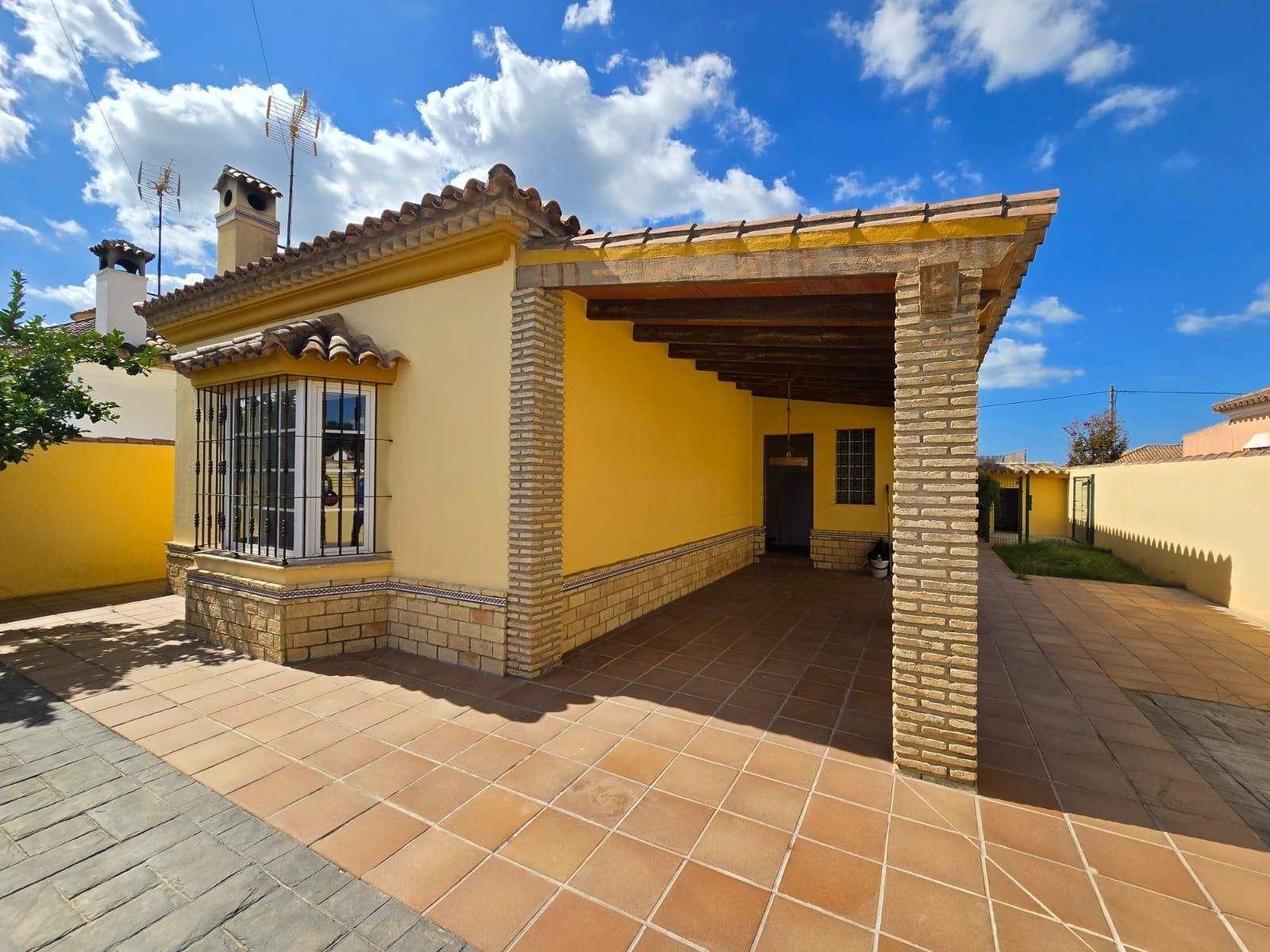 Vista exterior de Casa o chalet en venta en Chiclana de la Frontera con Jardín privado, Terraza y Piscina