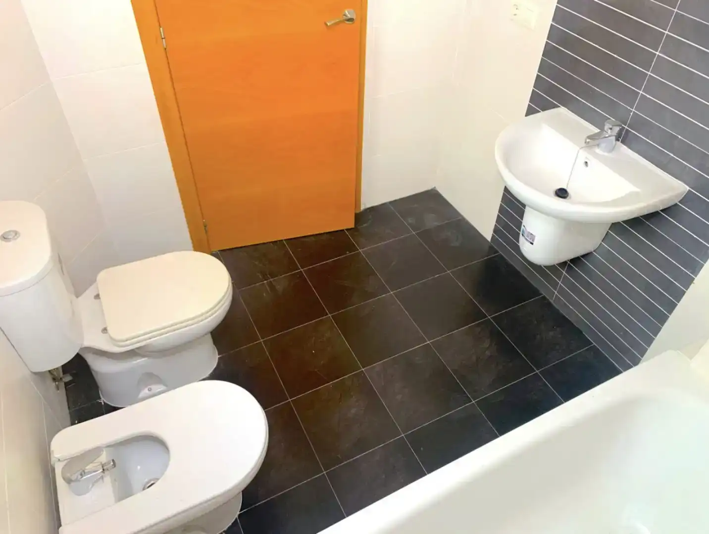 Bany de Pis en venda en Ador amb Aire condicionat i Balcó