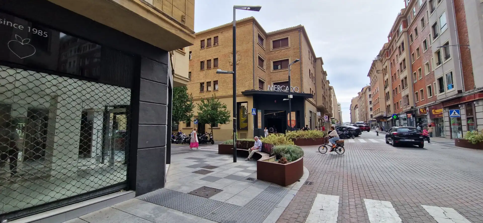 Vista exterior de Local de lloguer en  Pamplona / Iruña amb Aire condicionat, Calefacció i Parquet