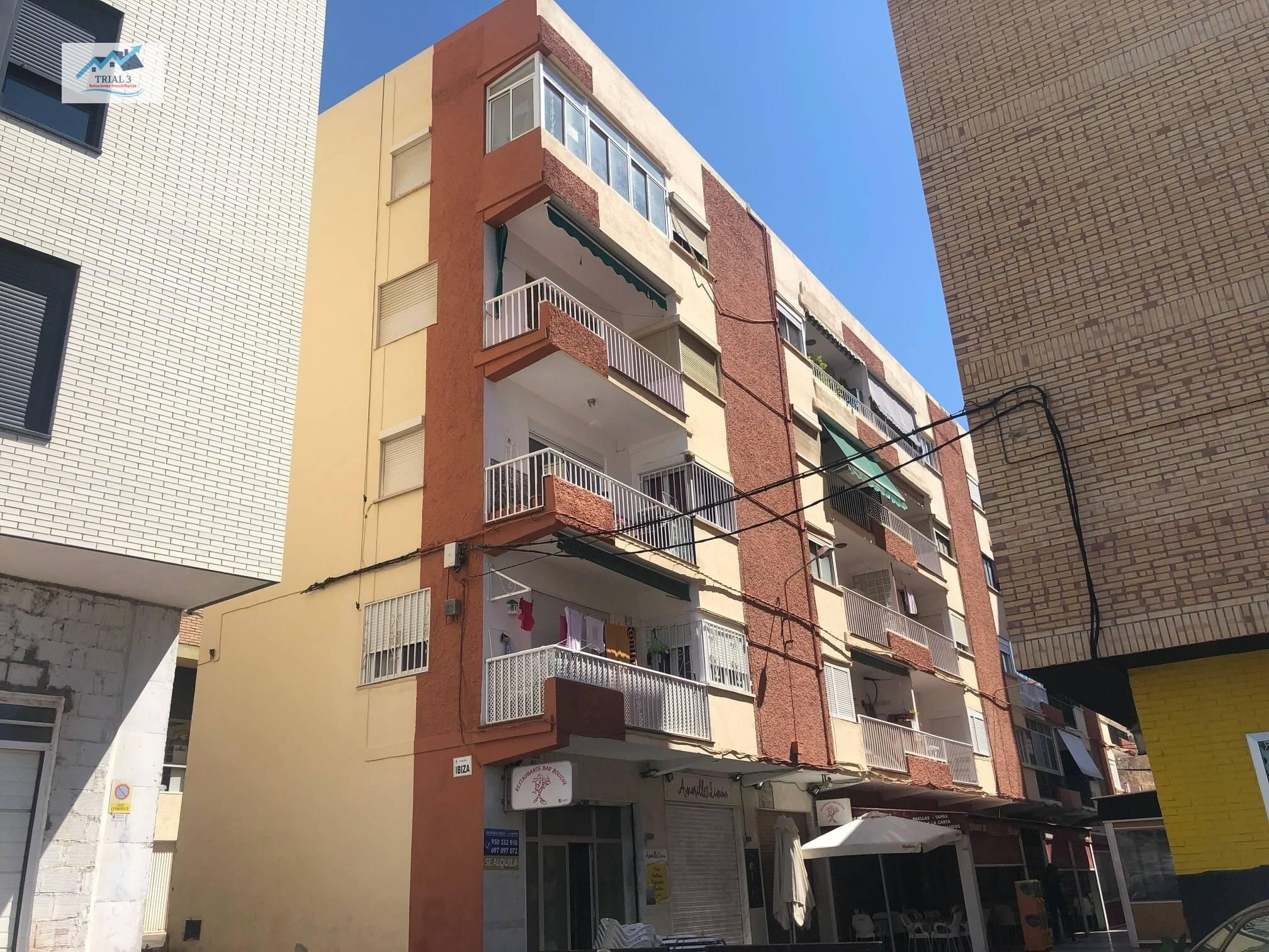 Vista exterior de Piso en venta en Roquetas de Mar con Terraza