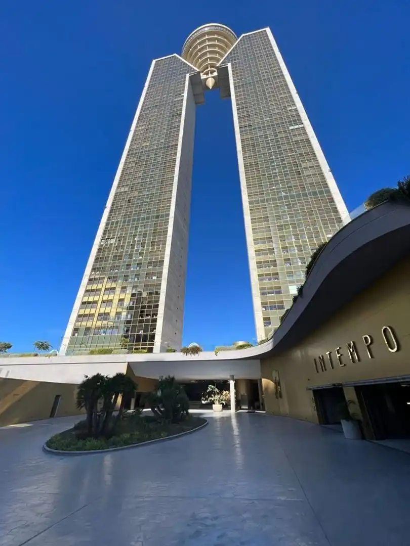 Vista exterior de Casa o xalet de lloguer en Benidorm amb Aire condicionat, Jardí privat i Moblat