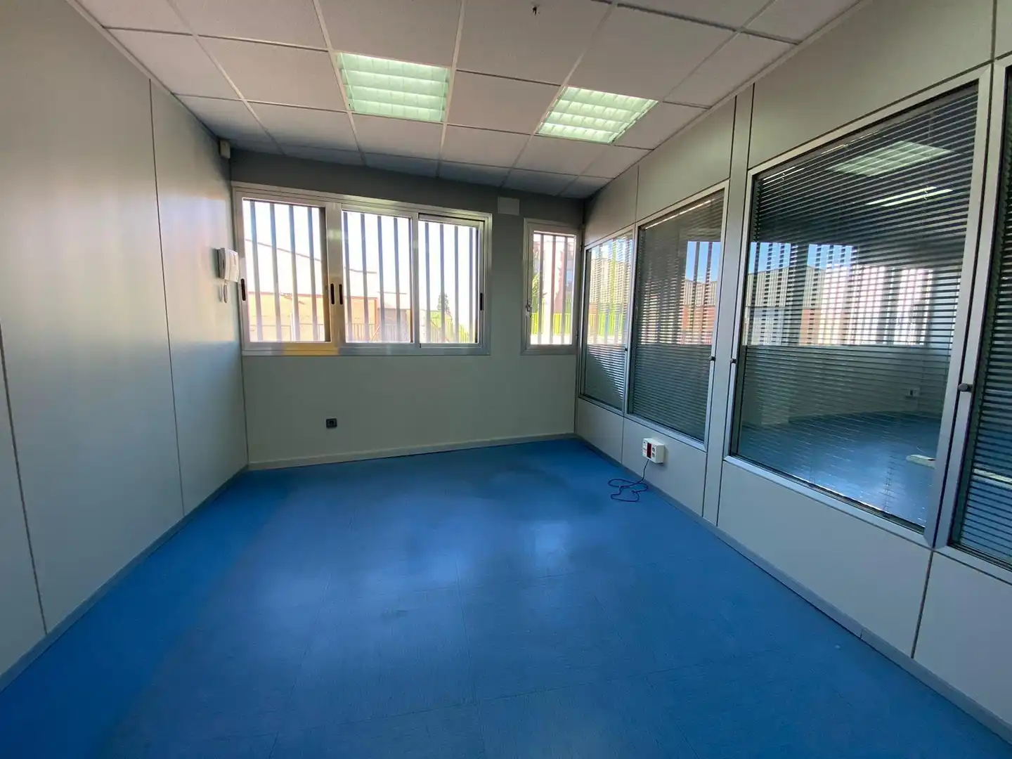 Nave industrial en venta en Torres de la Alameda