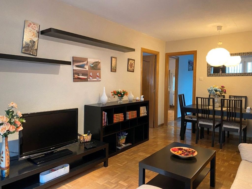 Sala d'estar de Pis en venda en  Madrid Capital amb Calefacció i Moblat