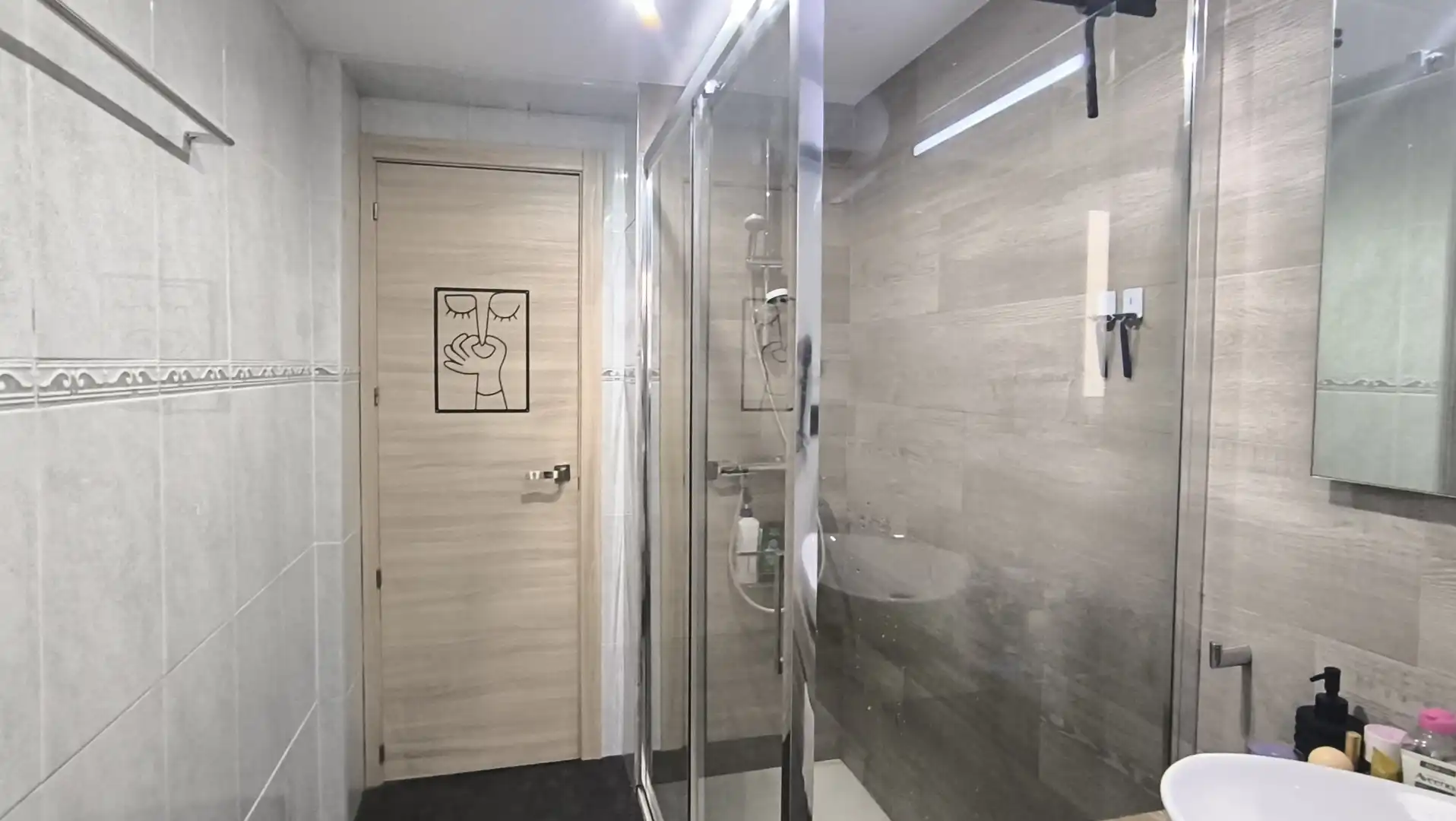 Badezimmer von Wohnung zum Verkauf in Tarragona mit Klimaanlage, Parkett und Terrasse