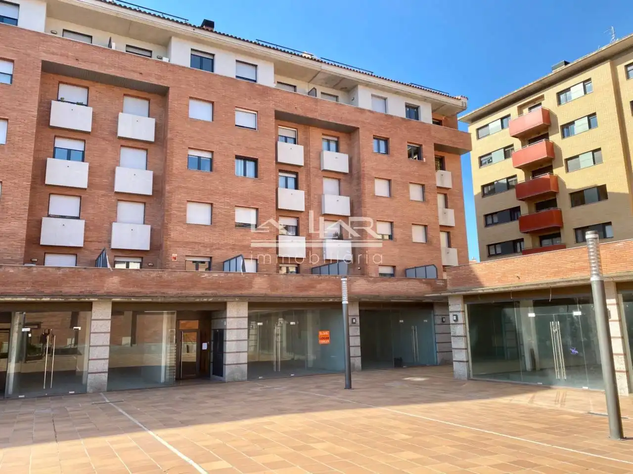 Locale commerciale in affitto a Calle Perot Rocaguinarda