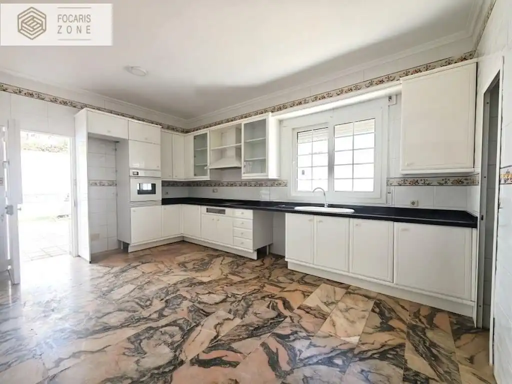 Cuina de Casa o xalet en venda en Málaga amb Aire condicionat, Calefacció i Terrassa