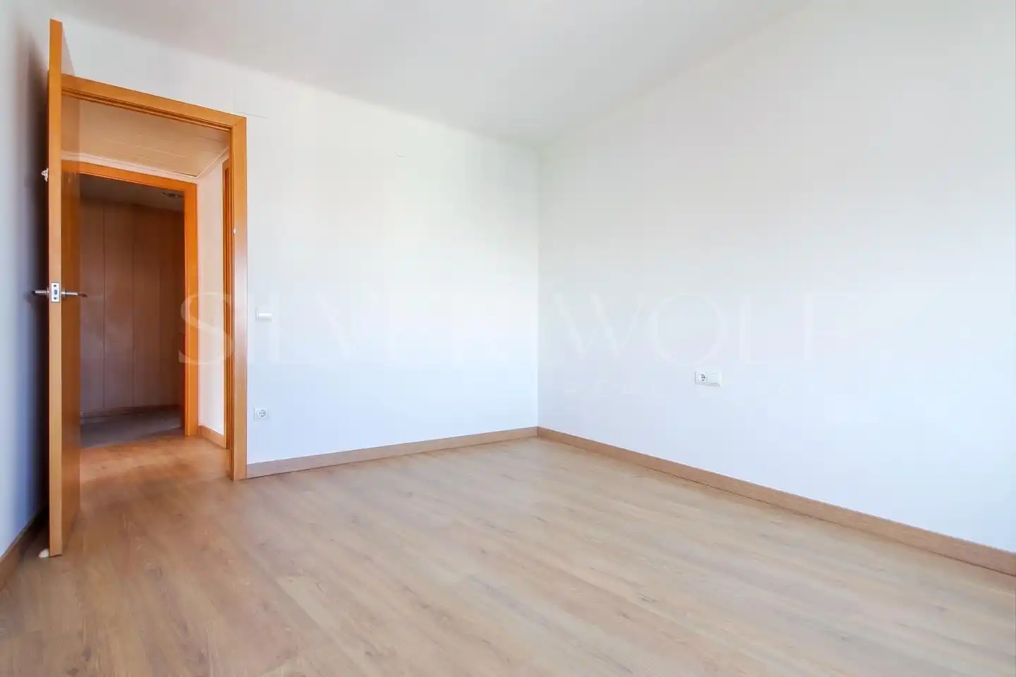 Schlafzimmer von Dachboden zum Verkauf in Vilanova i la Geltrú mit Parkett, Balkon und Alarm