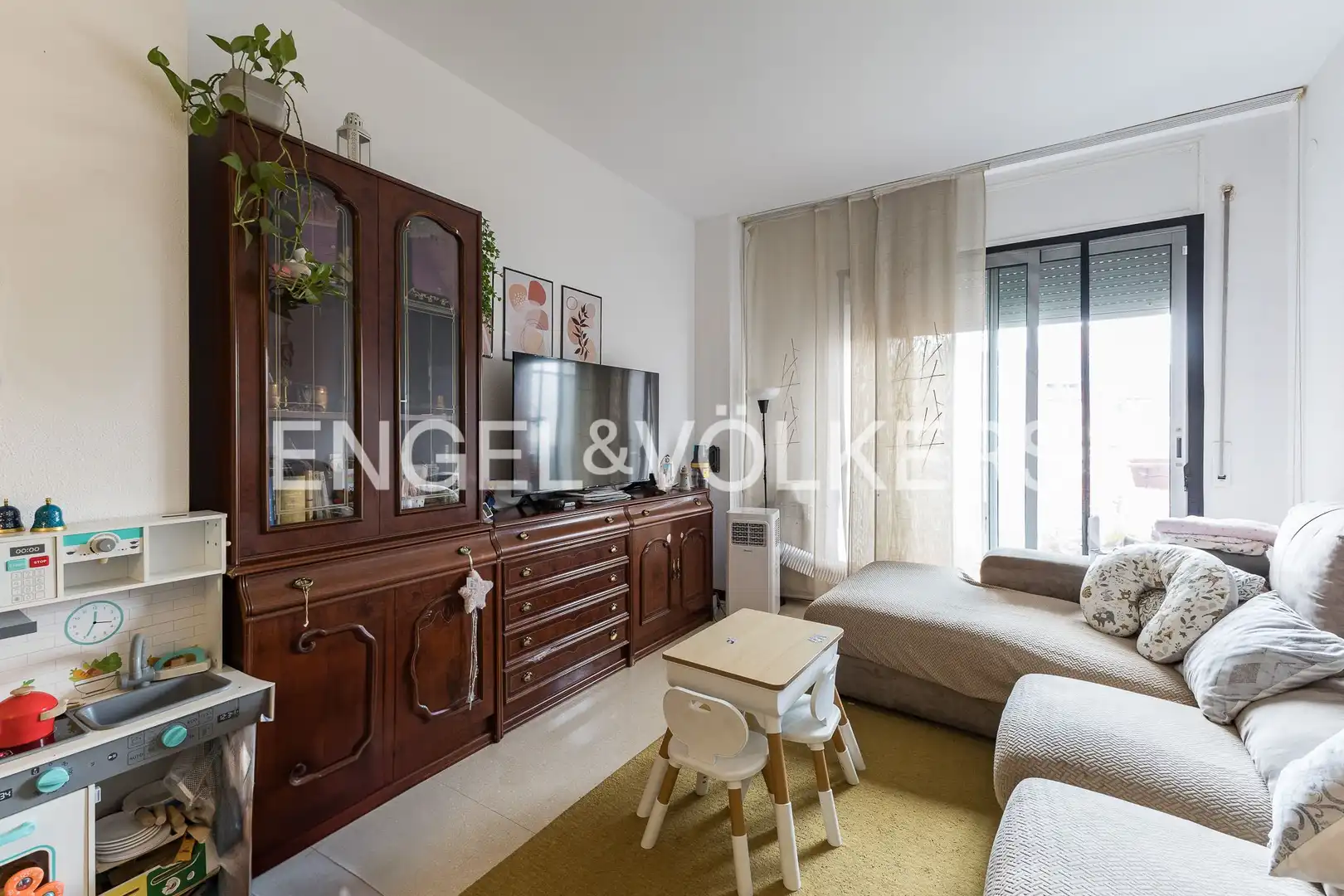 Sala d'estar de Àtic en venda en L'Hospitalet de Llobregat amb Calefacció, Terrassa i Moblat