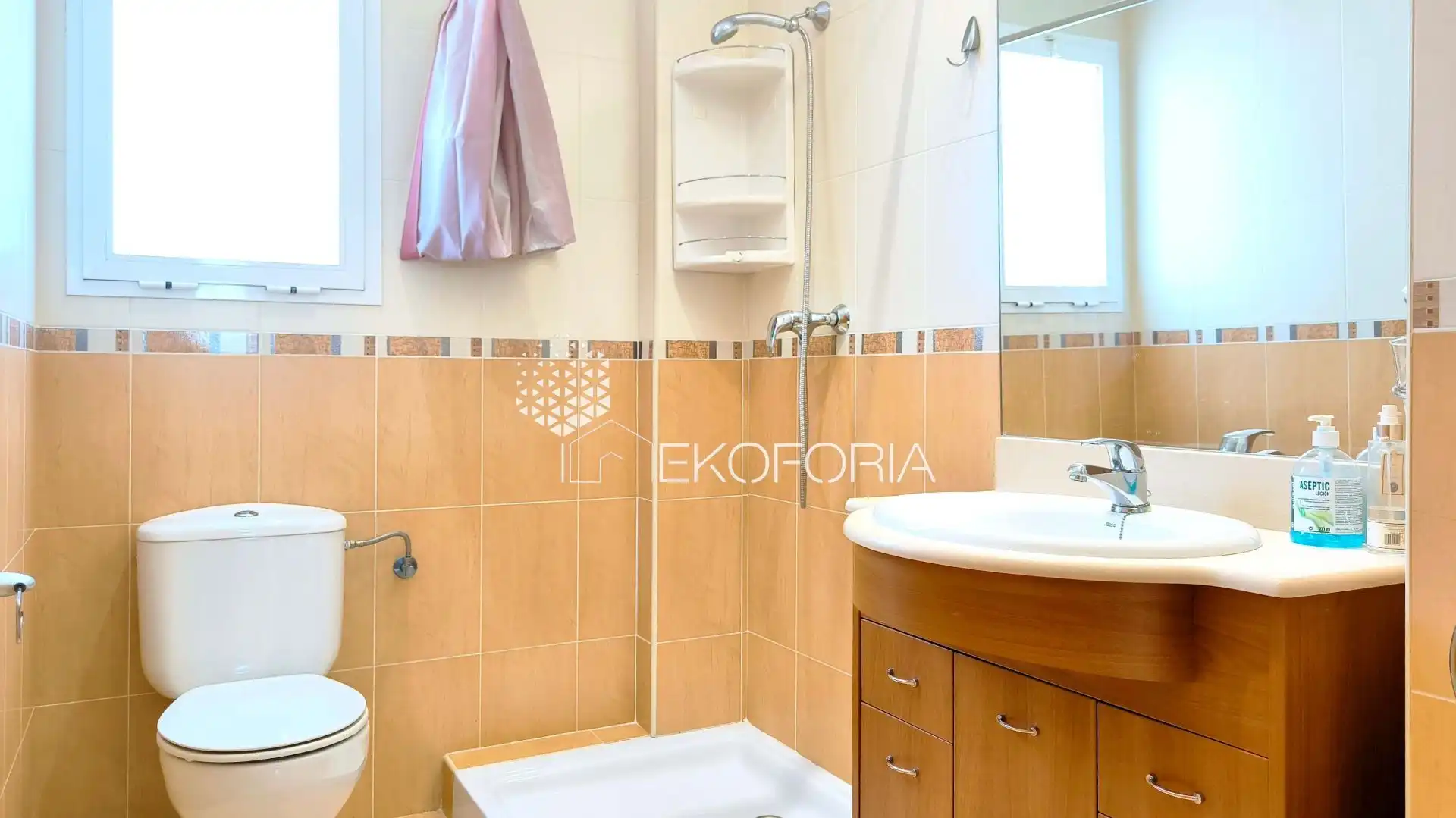 Baño de Casa adosada en venta en Beneixida con Aire acondicionado, Calefacción y Jardín privado