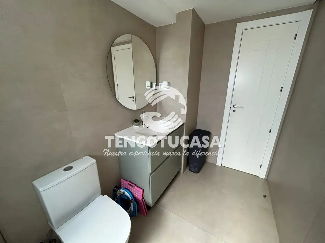 Bathroom of Flat for sale in Madrid  with Air Conditioner, Heating and Furnished
