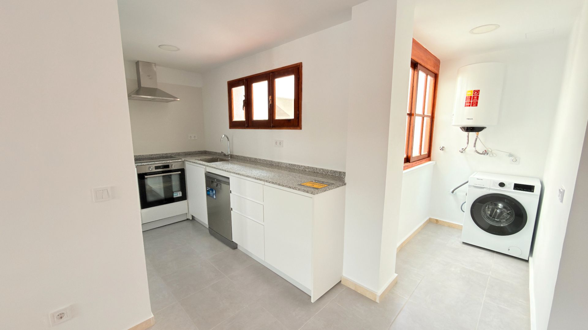 Cuina de Pis de lloguer en Rincón de la Victoria amb Traster i Piscina comunitària