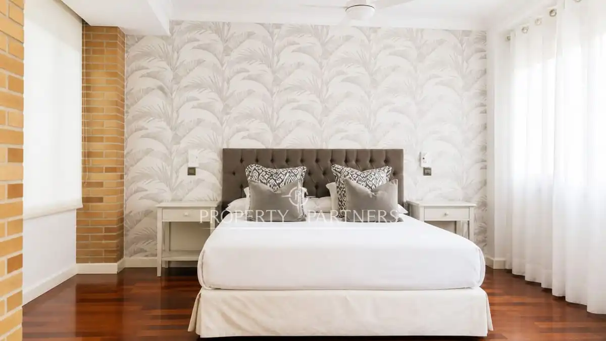 Habitación de Casa adosada en venta en Madrid con Aire acondicionado, Calefacción y Jardín privado