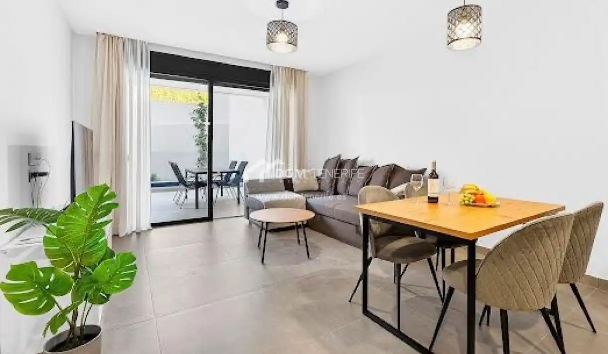 Sala de estar de Piso en venta en Adeje con Aire acondicionado, Terraza y Trastero