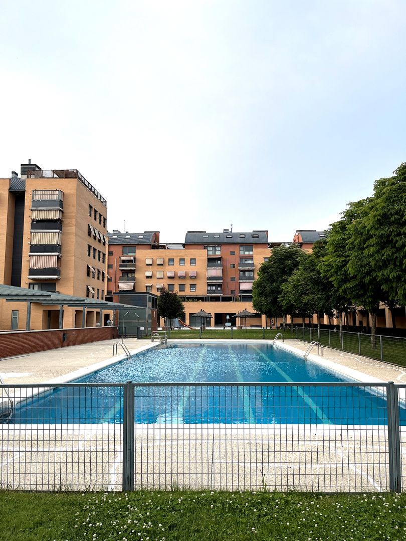 Piscina de Dúplex en venda en Alcorcón amb Aire condicionat, Calefacció i Terrassa