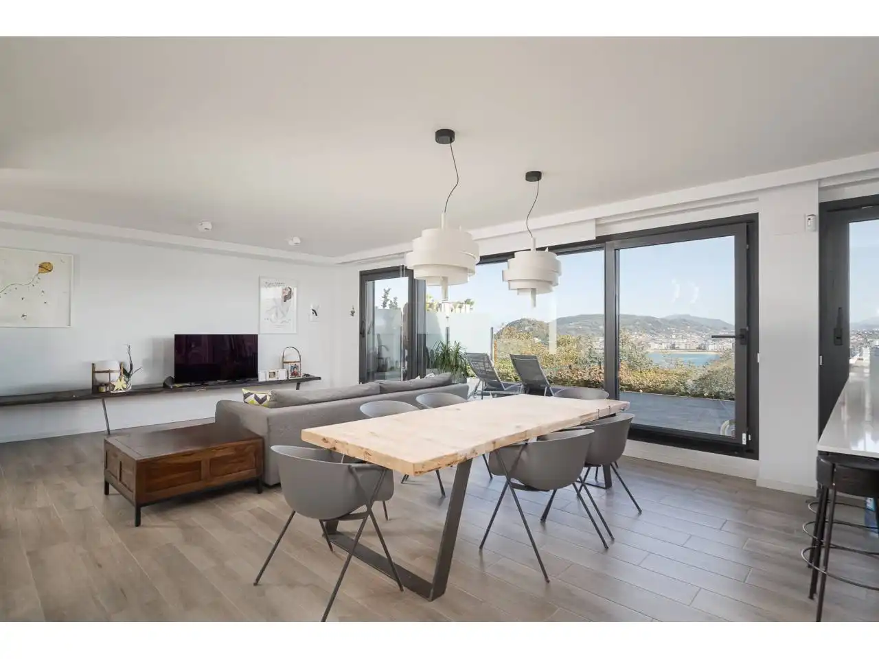 Menjador de Casa o xalet en venda en Donostia - San Sebastián  amb Calefacció, Jardí privat i Terrassa