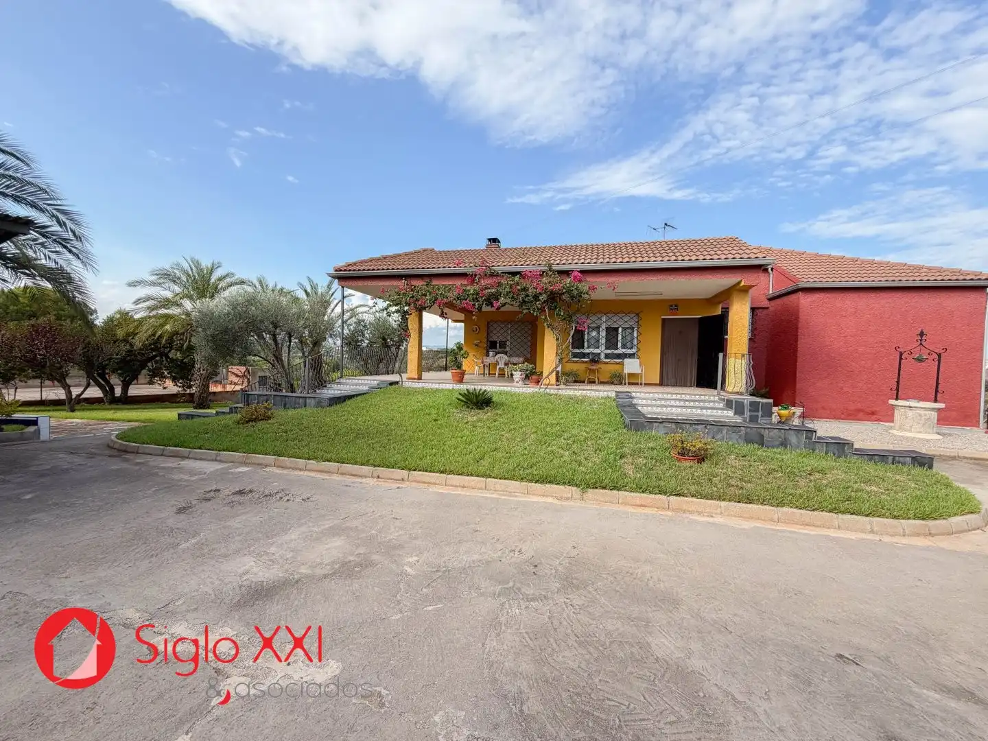 Chalet con piscina en venta en Madrigal