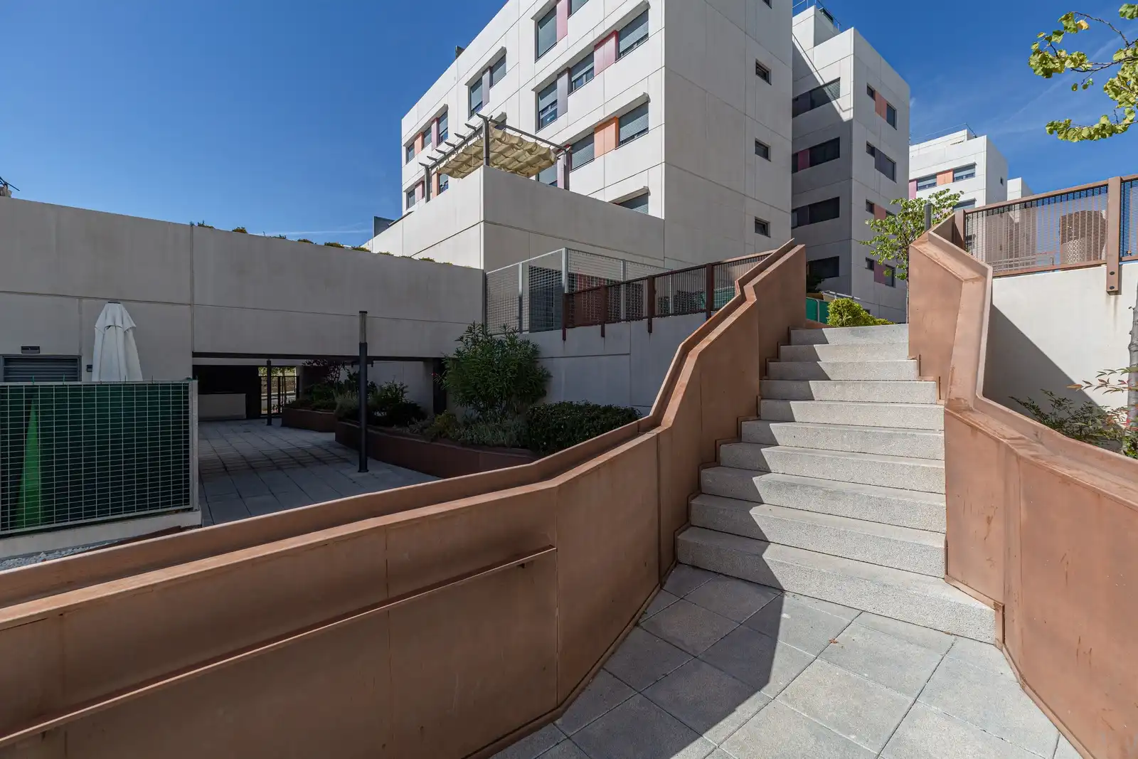 Außenansicht von Wohnung zur Miete in Getafe mit Parkett, Terrasse und Abstellraum