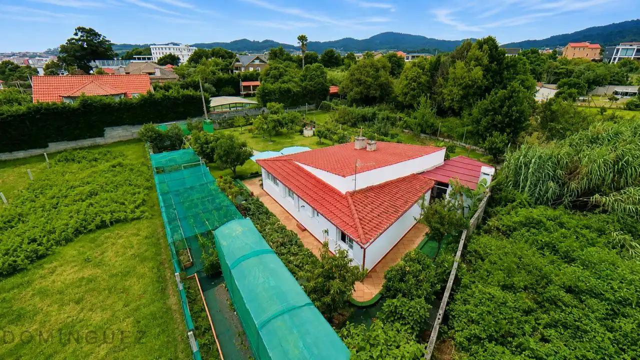 Casa o xalet en venda en Cangas  amb Calefacció, Jardí privat i Terrassa