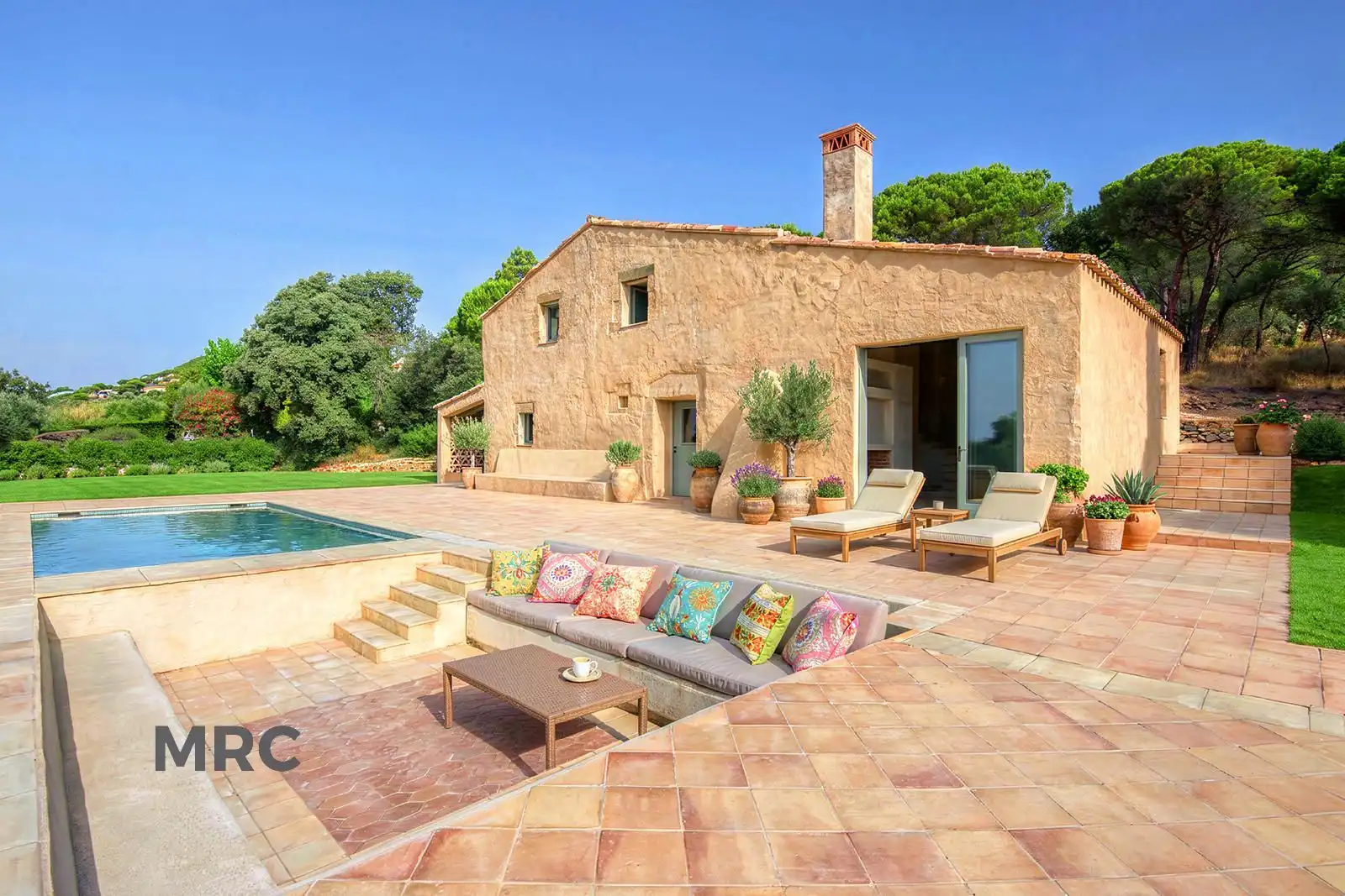 Maison rustique avec piscine à vendre à Can semi