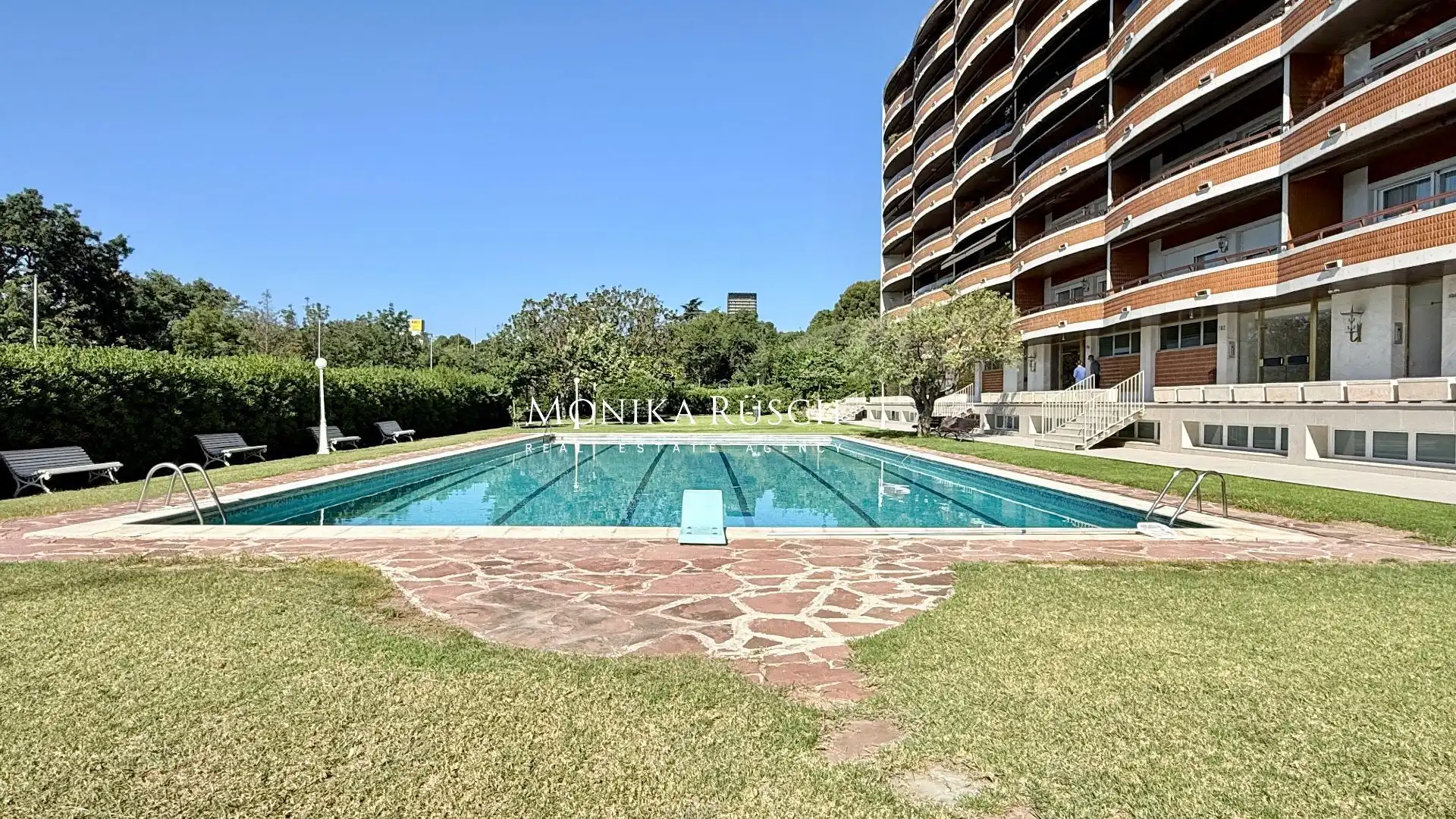 Piscina de Piso en venta en Barcelona con Calefacción, Terraza y Trastero