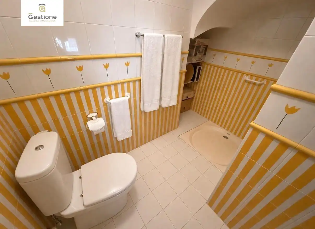 Badezimmer von Einfamilien-Reihenhaus zum Verkauf in Burriana / Borriana mit Balkon