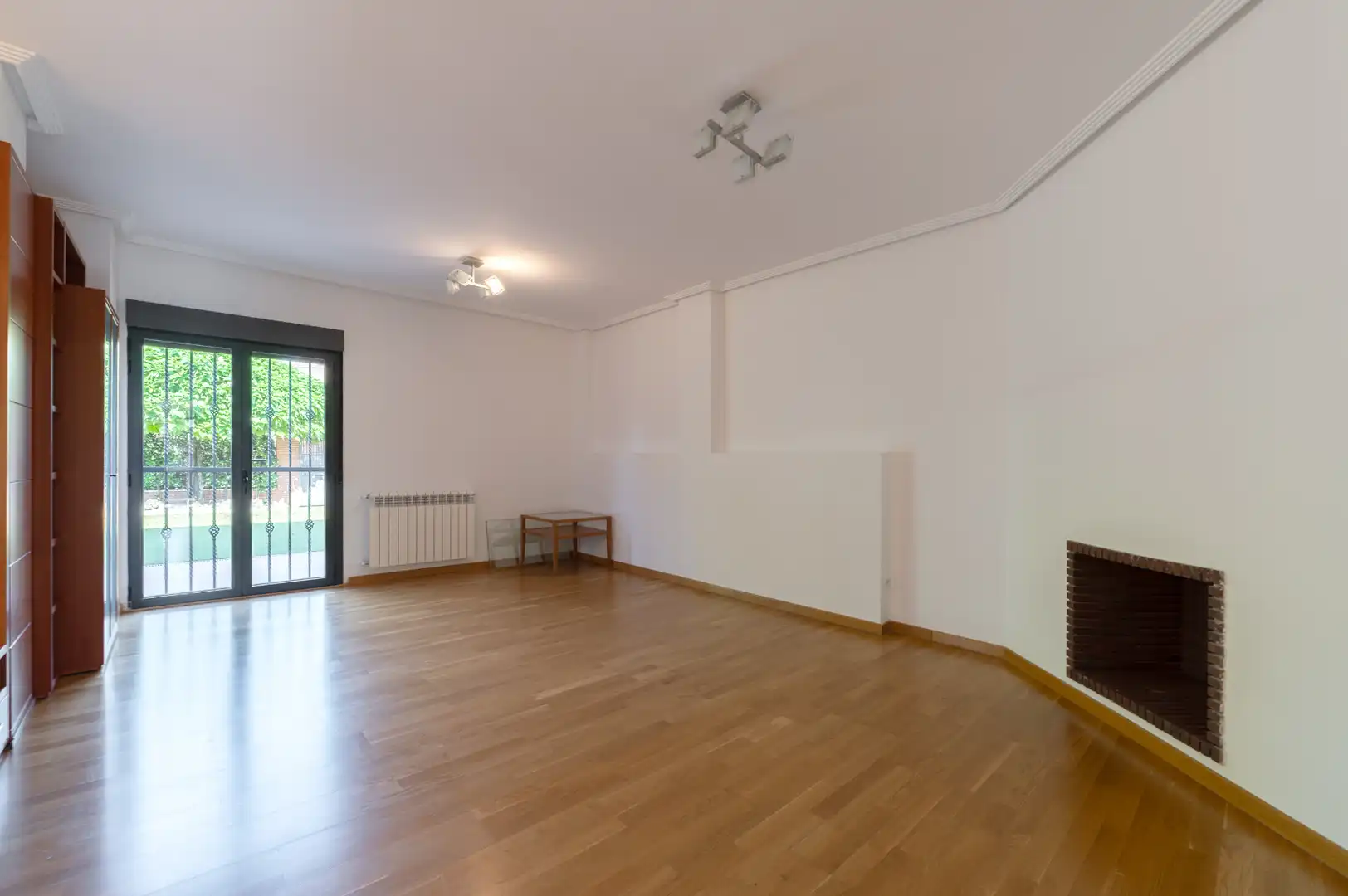 Sala d'estar de Casa o xalet en venda en Las Rozas de Madrid amb Aire condicionat, Calefacció i Jardí privat