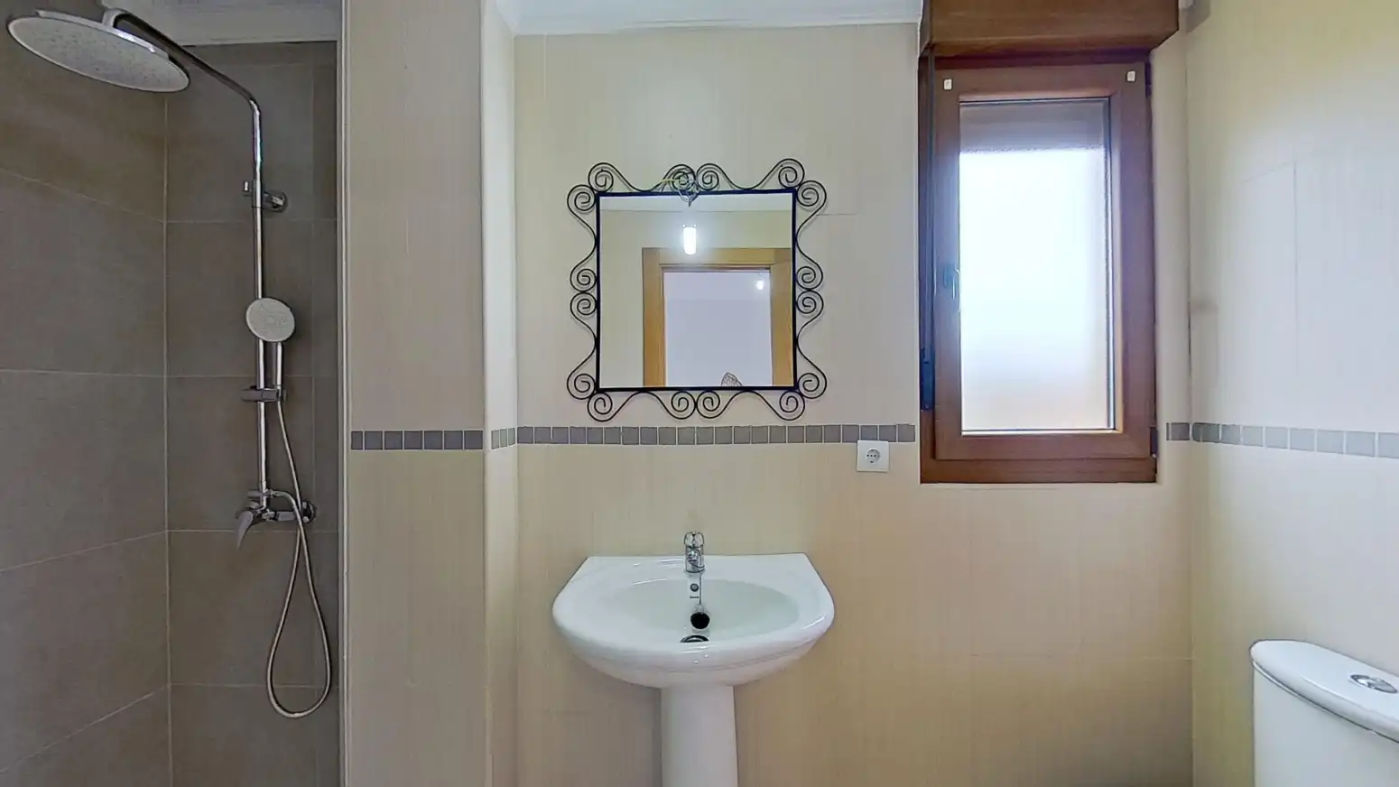 Baño de Casa o chalet en venta en Santillana del Mar con Calefacción, Jardín privado y Parquet
