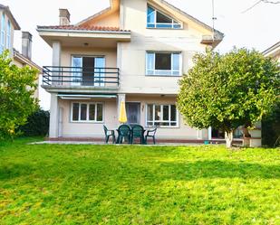 Vista exterior de Casa o xalet en venda en Santiago de Compostela  amb Calefacció, Jardí privat i Terrassa