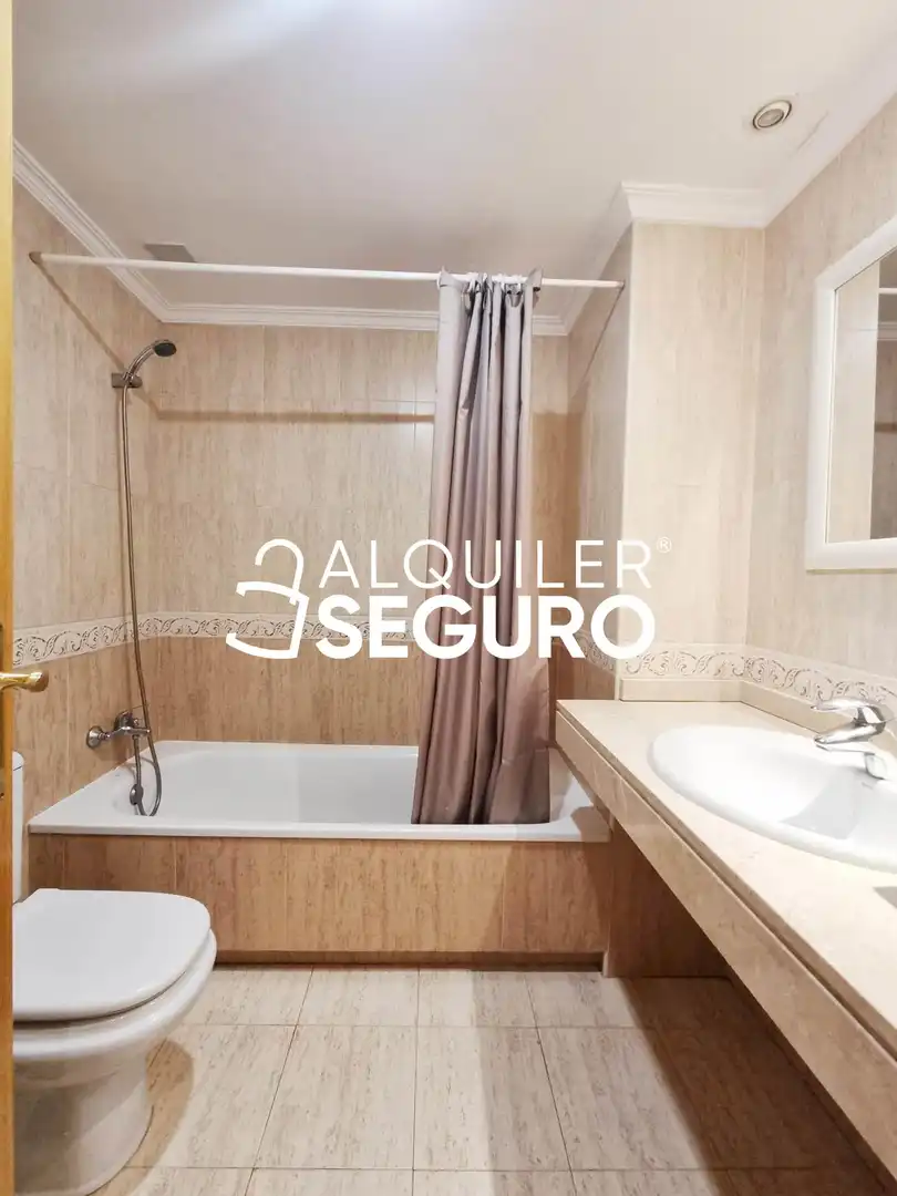 Bathroom of Flat for rent in Las Rozas de Madrid  with Heating, Terrace and Storage room