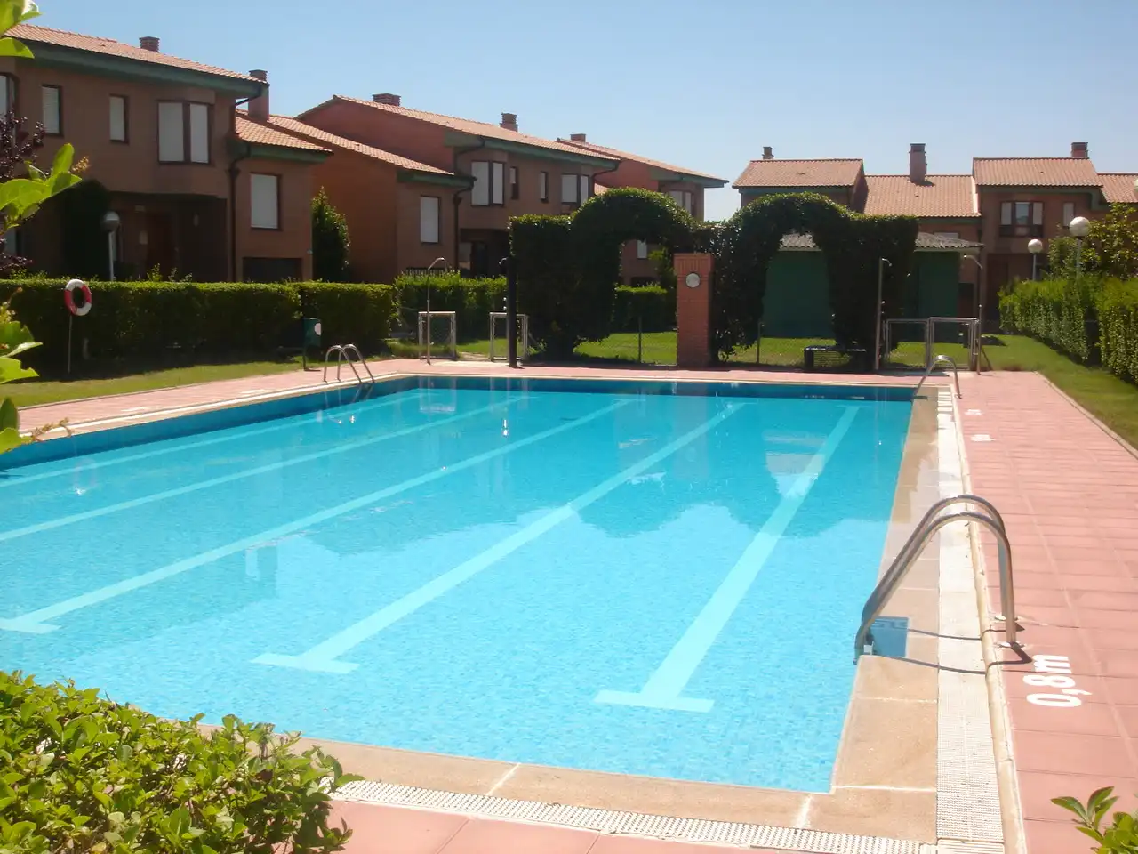 Piscina de Casa adosada en venta en Haro con Calefacción, Jardín privado y Terraza
