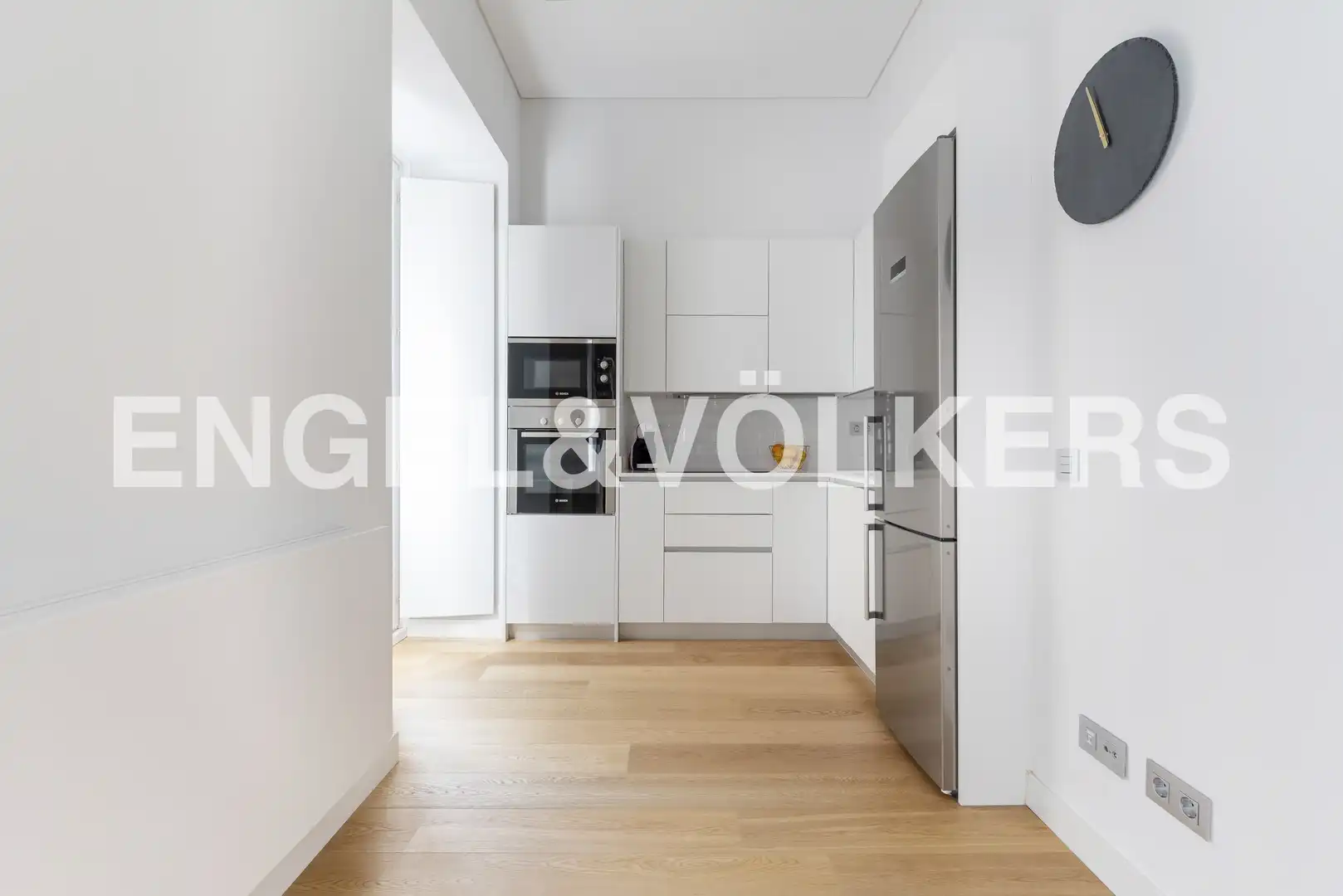 Cuina de Apartament de lloguer en Madrid amb Aire condicionat, Calefacció i Moblat