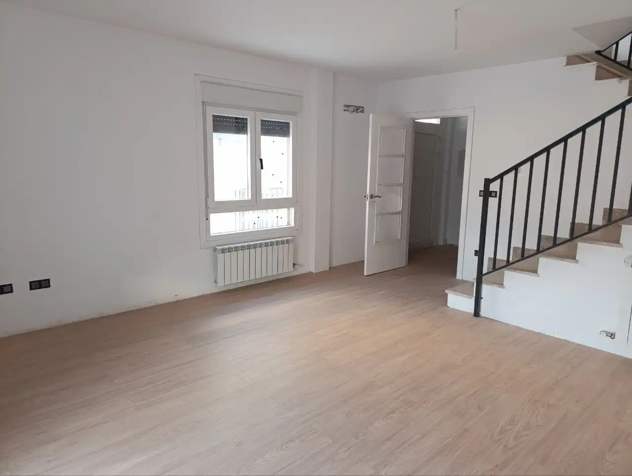 Einfamilien-Reihenhaus zum Verkauf in Valdepeñas mit Heizung, Terrasse und Abstellraum