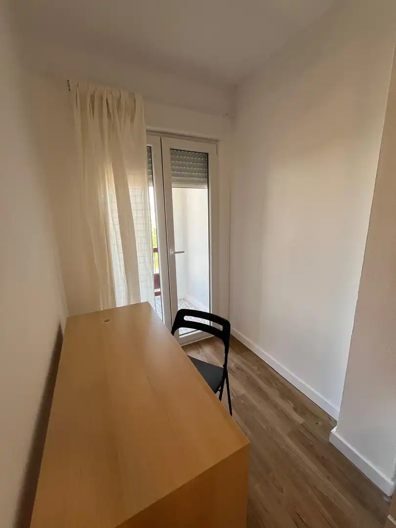 Dormitori de Pis de lloguer en Córdoba amb Parquet, Terrassa i Moblat