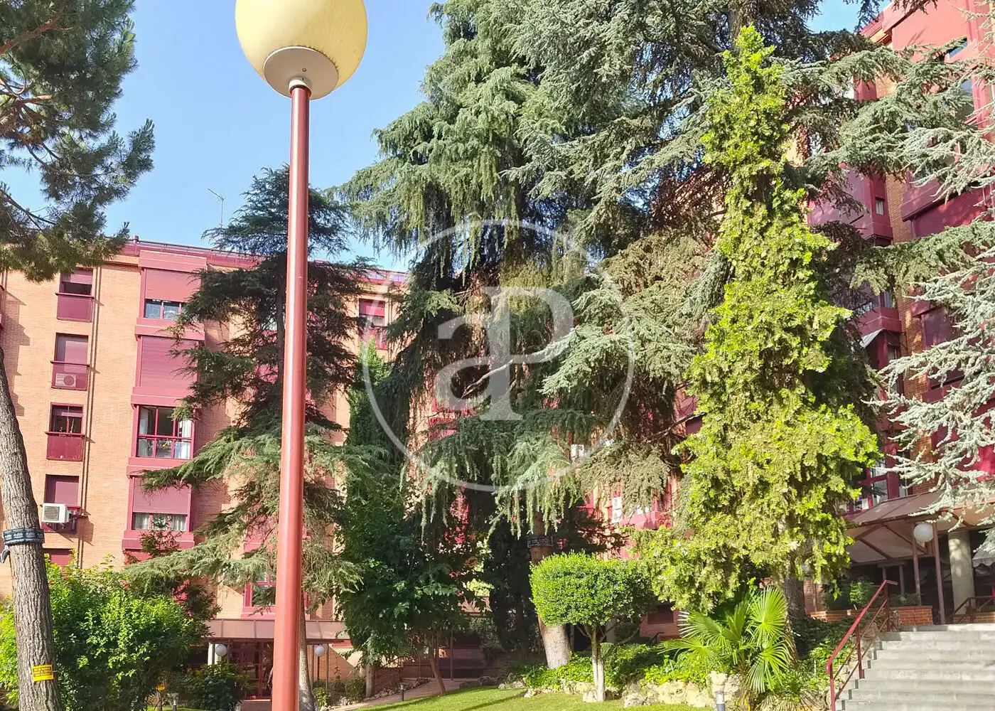Vista exterior de Pis en venda en Madrid amb Aire condicionat, Calefacció i Jardí privat