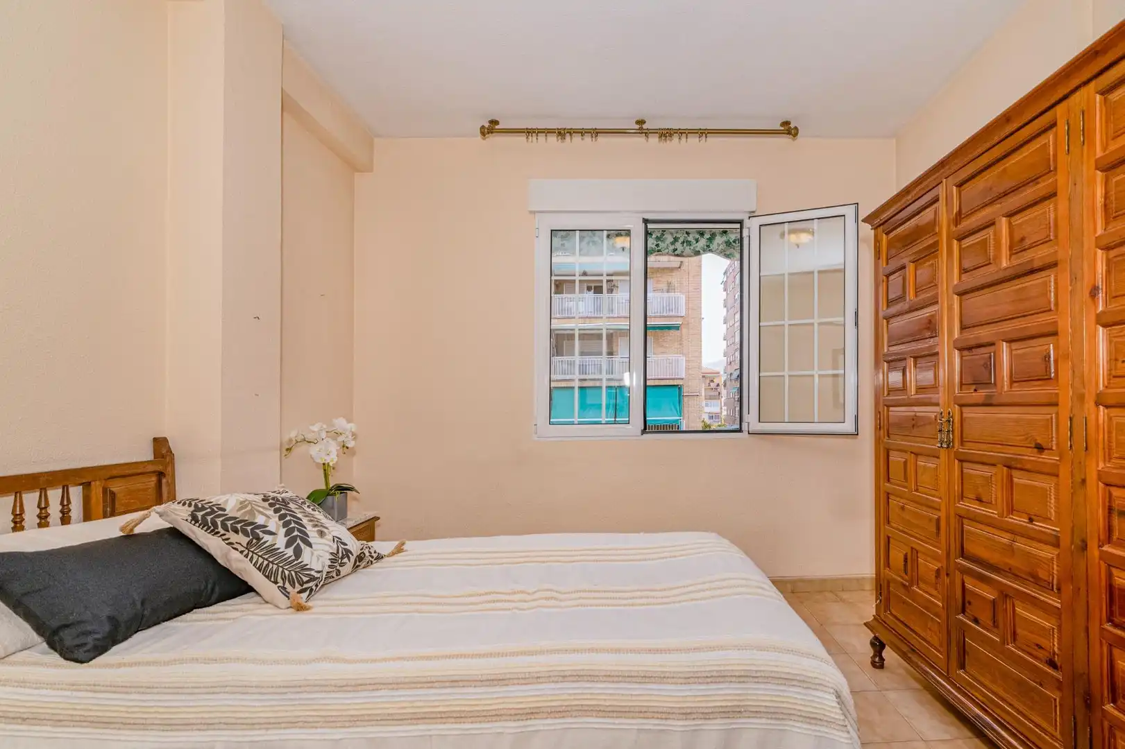 Habitación de Piso en venta en Granada con Balcón
