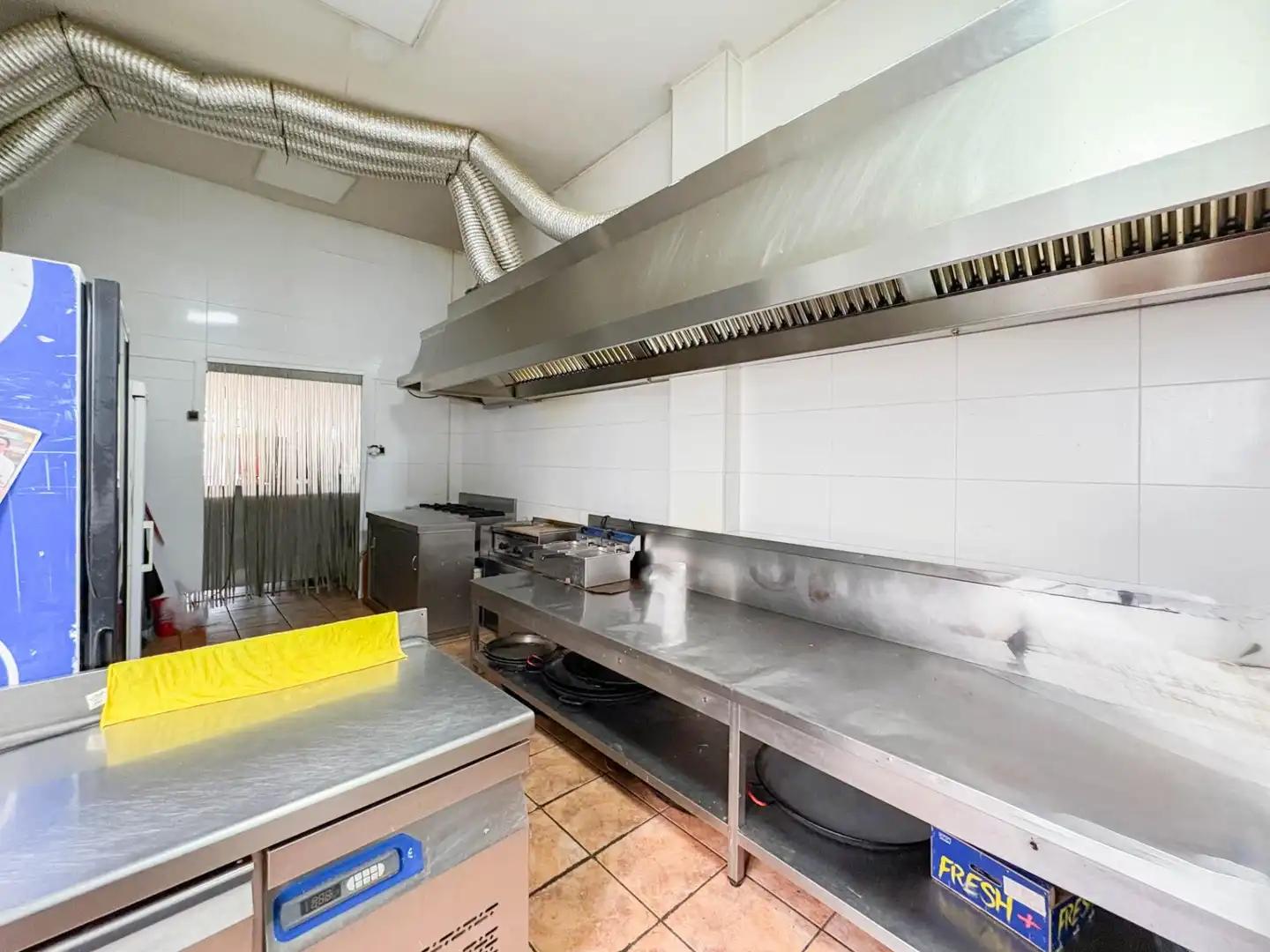 Kitchen of Commercial properties for sale in La Pobla de Vallbona  with Air Conditioner and Furnished