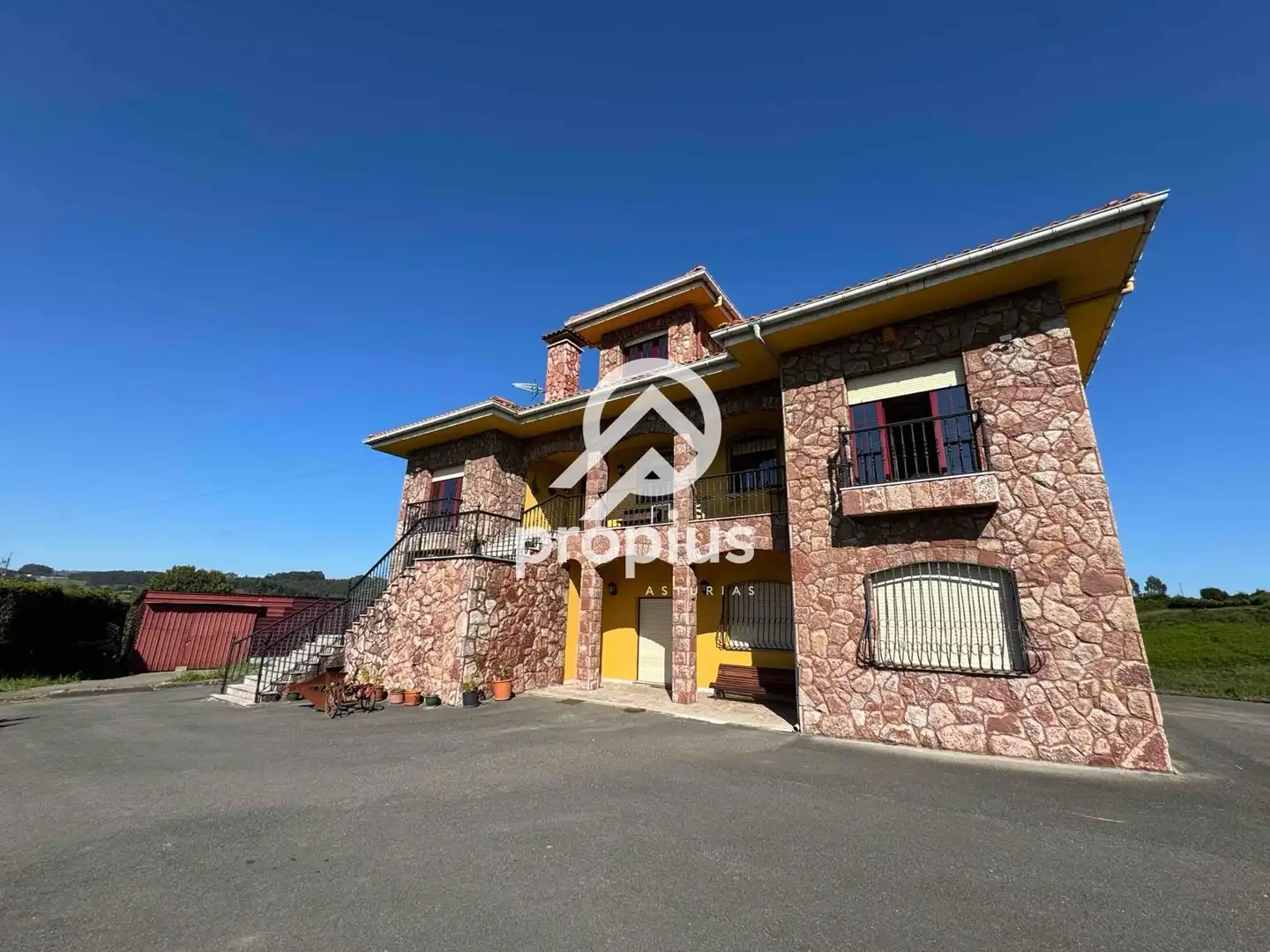 Vista exterior de Casa o chalet en venta en Avilés con Calefacción, Jardín privado y Parquet