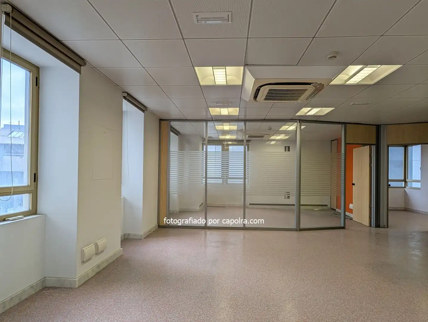 Büro zum Verkauf in Barcelona mit Klimaanlage und Heizung