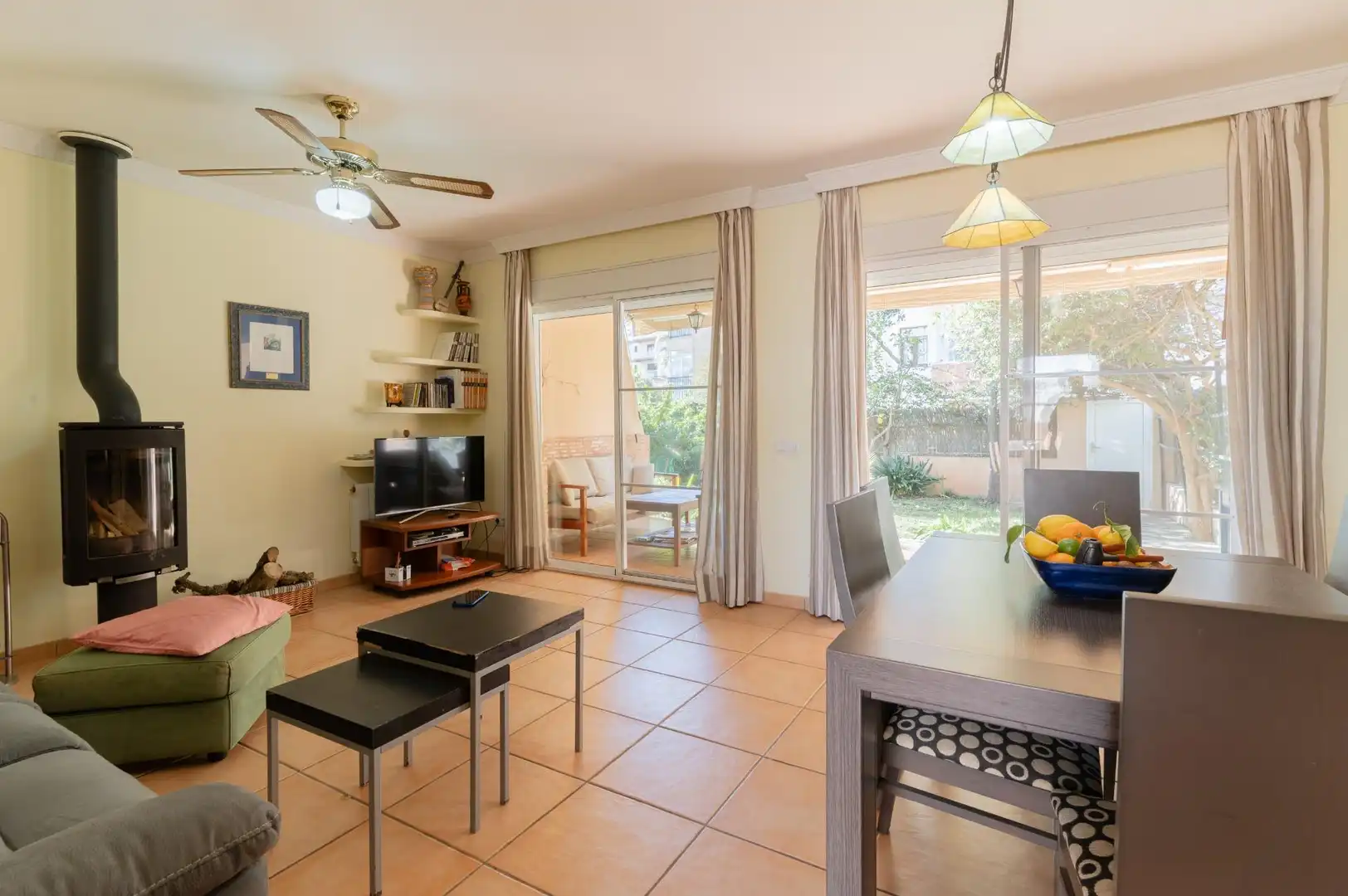 Sala de estar de Casa adosada en venta en Benicasim / Benicàssim con Jardín privado, Terraza y Trastero