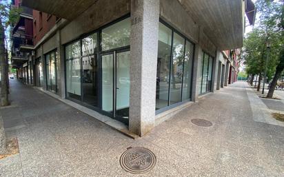 Vista exterior de Local en venda en Girona Capital